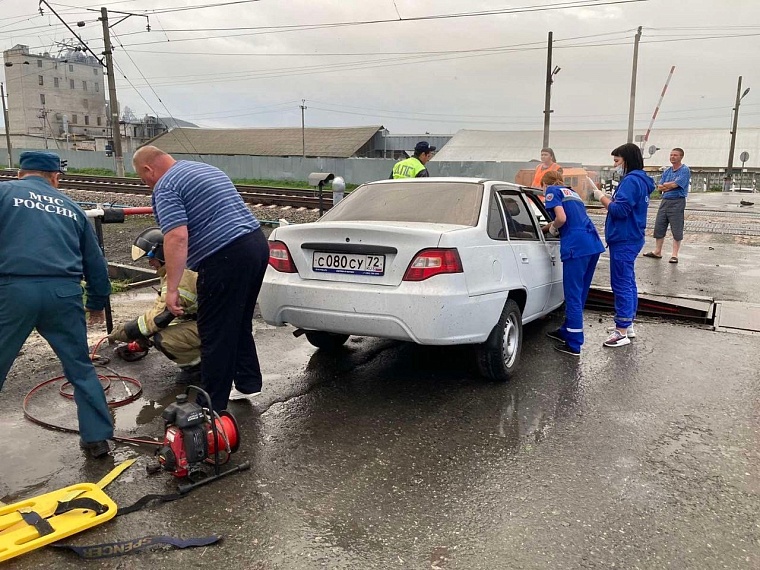 В Новой Заимке автомобилист погиб, врезавшись в заграждение на железнодорожном переезде