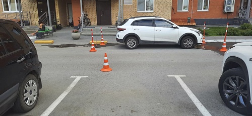 Во дворе на Широтной иномарка сбила 5-летнего ребенка