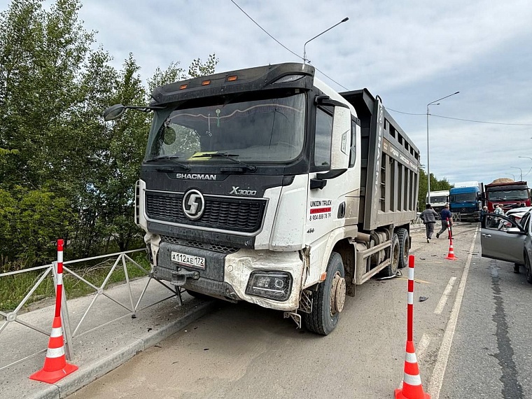 В ДТП на Старотобольском тракте столкнулись шесть автомобилей