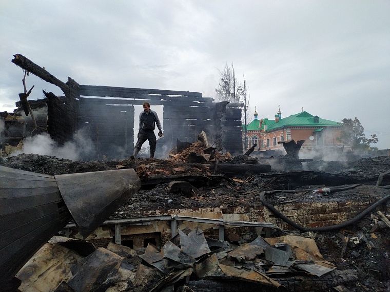 Пять главных вопросов о пожаре в Чимеево