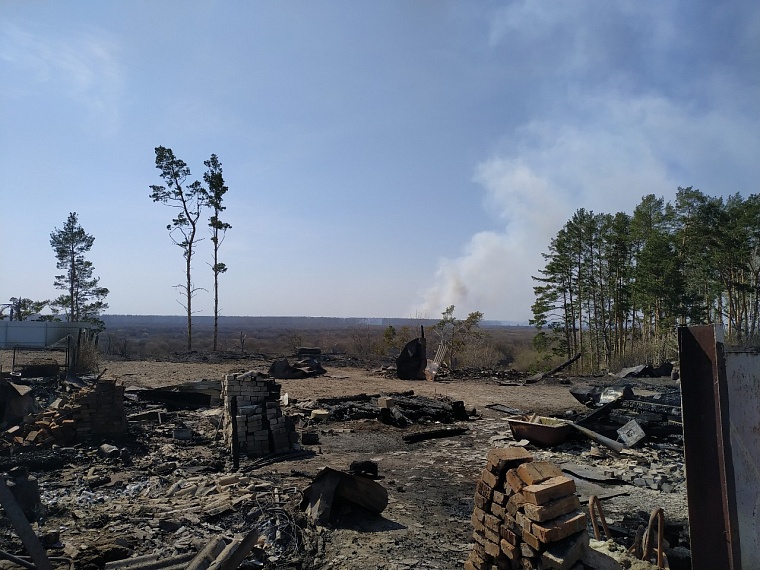 Когда загорелись крыши, люди еще спали: очевидцы рассказали о пожаре в Салаирке