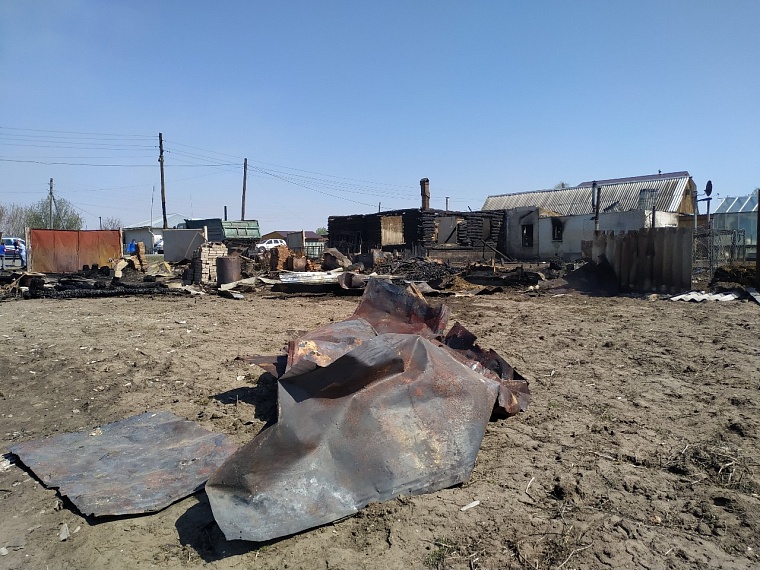 Когда загорелись крыши, люди еще спали: очевидцы рассказали о пожаре в Салаирке