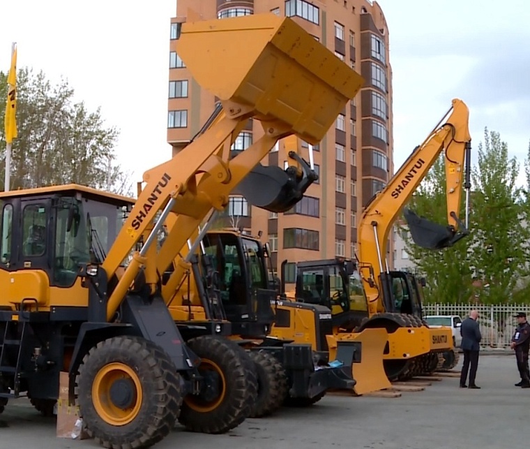 Тюменский рабочий стал инвалидом после удара ковшом экскаватора по голове