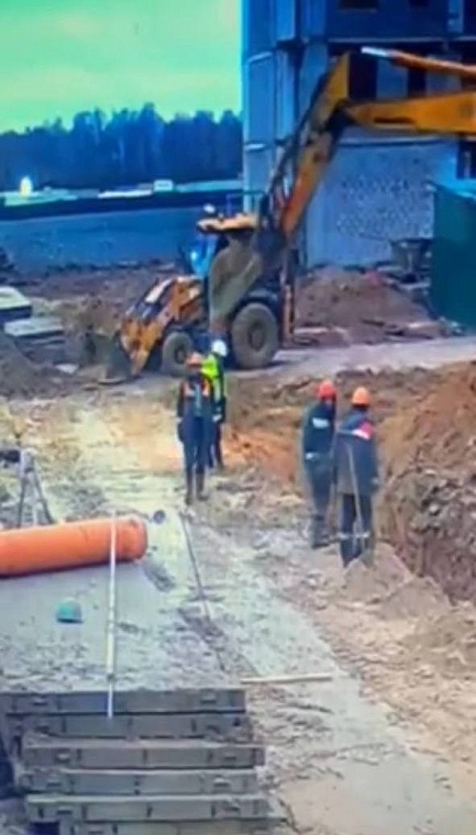 Тюменский рабочий стал инвалидом после удара ковшом экскаватора по голове