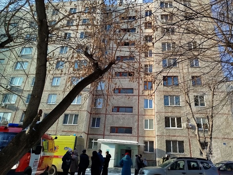 В Тюмени два человека получили отравление во время пожара на улице Механической