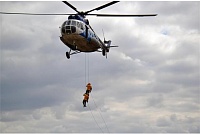 На парашютах в горящий лес: как работают десантники-пожарные в Тюменской области