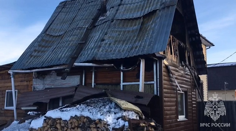 Дачный дом загорелся в СНТ "Трудовик" в Тюмени