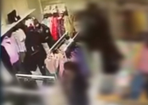 Тюменец украл для любимой сапоги, но они не подошли по размеру