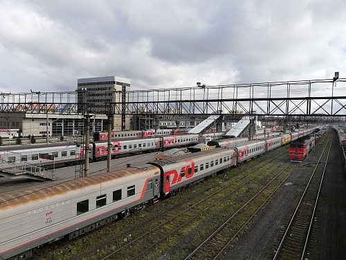 В Тюмени пассажирский поезд насмерть сбил двух человек