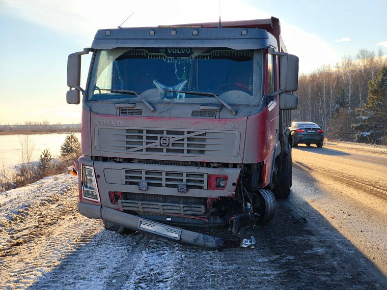 На трассе Тюмень - Боровский в аварии погибла водитель "Хендэ"