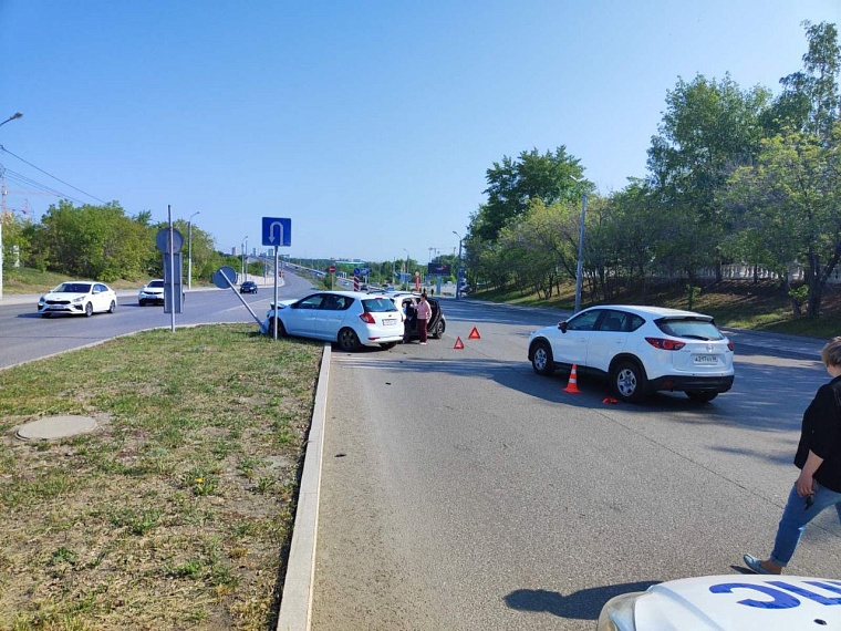 Перед мостом на Профсоюзной в Тюмени столкнулись четыре автомобиля