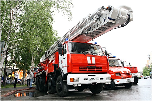 Из пожара на ул. Самарцева в Тюмени спасли 12 человек