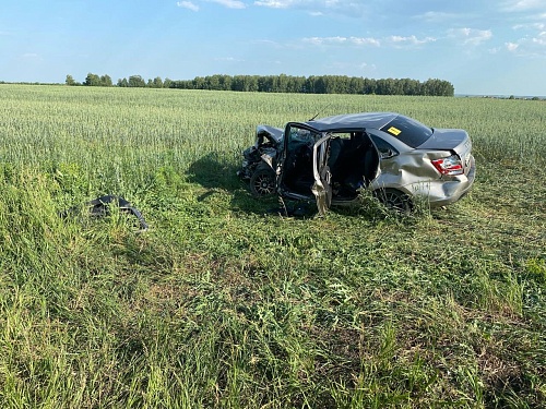 В ДТП под Ишимом легковой автомобиль с тремя детьми улетел в кювет