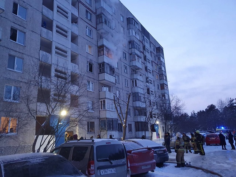 В квартире высотки на Московском тракте из-за пожара погибла семья из трех человек