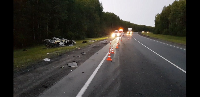 Семья с маленьким ребенком разбилась на тюменской трассе
