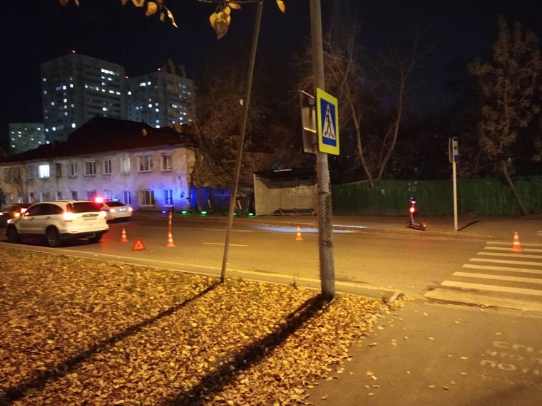 В Тюмени накануне были сбиты два подростка - на самокате и на мопеде