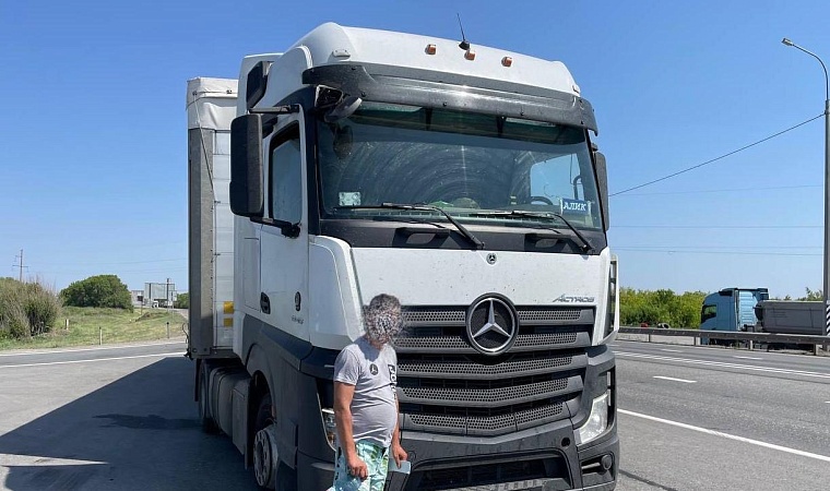 В жару на трассе Тюмень - Омск остановили пьяного дальнобойщика из Уфы