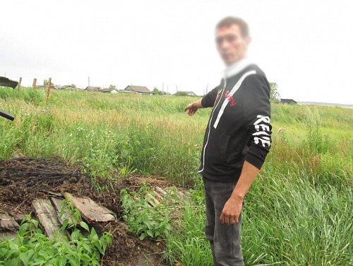 Жители тюменской деревни сообщили о неадекватном мужчине: полицейские обнаружили наркотики кустарного производства