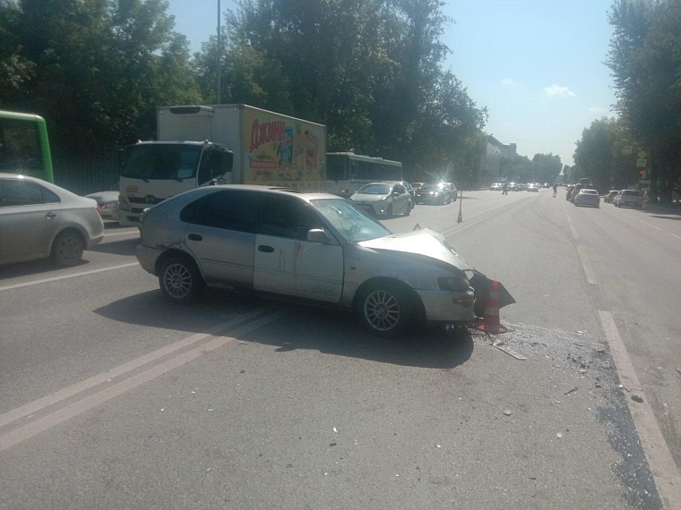 В ДТП на Профсоюзной пострадали два человека