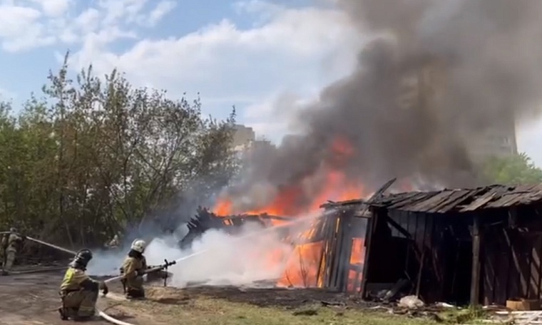 На улице Холодильной в Тюмени снова случился пожар