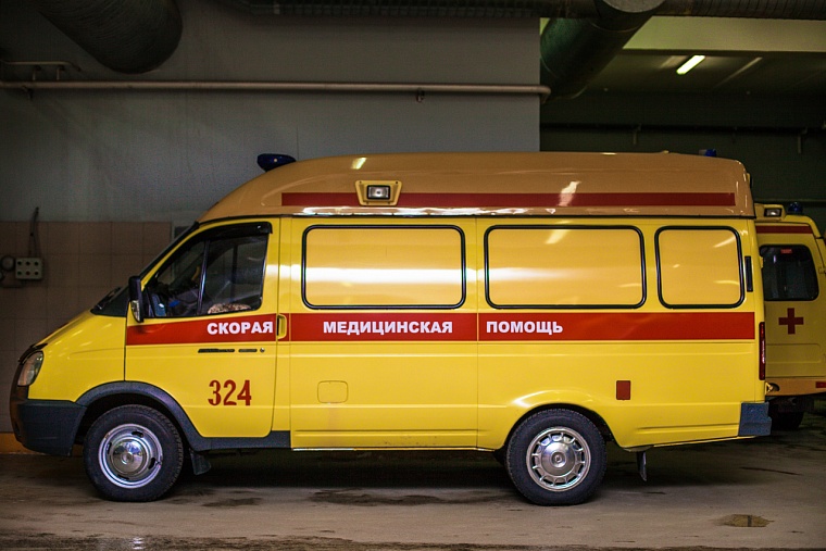 Хозяин частного дома в Тюмени повредил ногу шлифмашинкой и рисковал истечь кровью