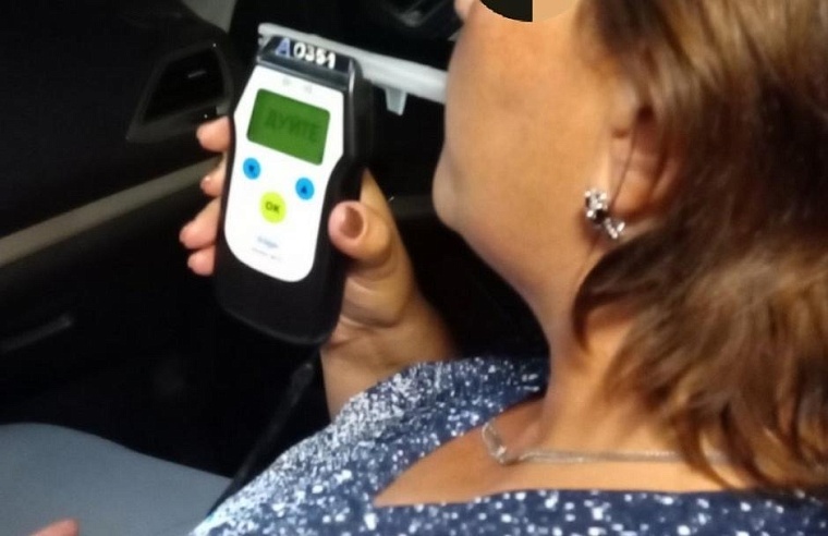 В Тюменской области остановили пьяную женщину за рулем