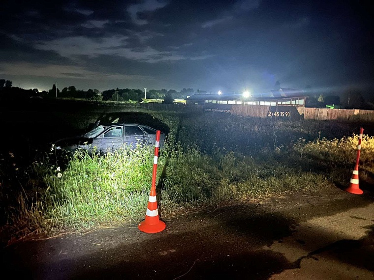 На ночной дороге в тюменском селе водитель сбил 16-летнюю девушку