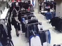 Вычислили по камерам, несмотря на маску: рецидивист воровал одежду в крупном торговом центре