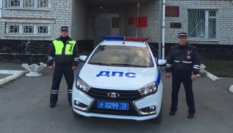 Полицейские в Тюменской области спасли мать с двумя детьми из огня