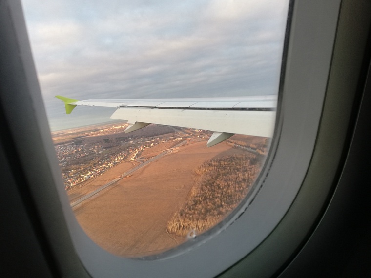 В тюменском Рощино обнаружили серьезное повреждение у самолета