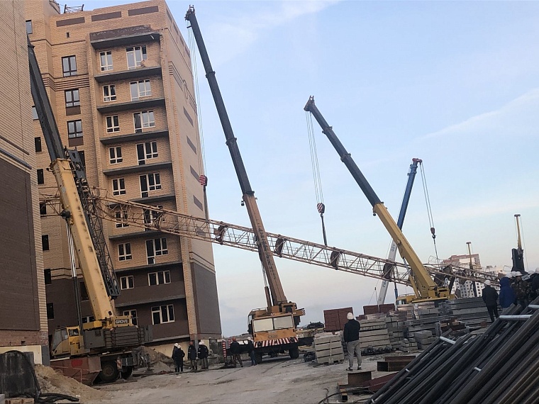 В Тюмени осудят работника строительной компании после падения трех кранов