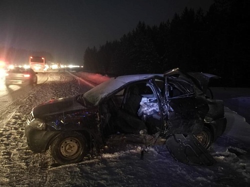 Мать и двое детей пострадали в аварии на трассе Тюмень - Омск