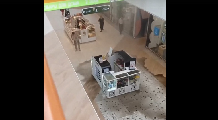 В Тюмени эвакуировали торговый центр