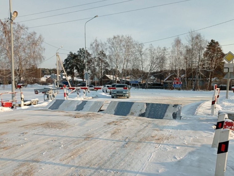 От удара шлагбаумом работник ялуторовского предприятия получил перелом ребер