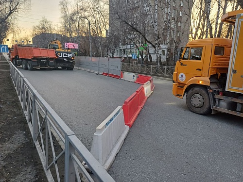 Причиной провала асфальта на улице Профсоюзной в Тюмени стал поврежденный коллектор