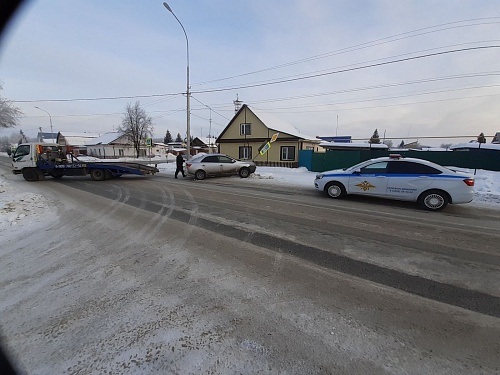 Один въехал в знак, другой не остановился по требованию: на дорогах Тюменской области - засилье пьяных водителей