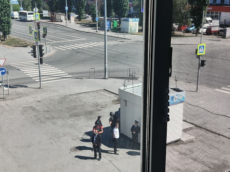 Вид из окна жительницы соседнего дома