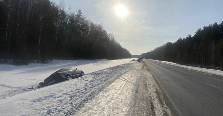 В аварии под Тобольском пострадали двое детей