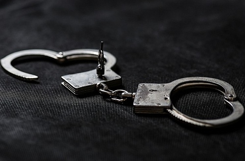 За нападение на полицейского тюменец отделался штрафом в пять тысяч рублей