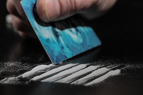 Тюменка собирала закладки с наркотиками на кладбищах