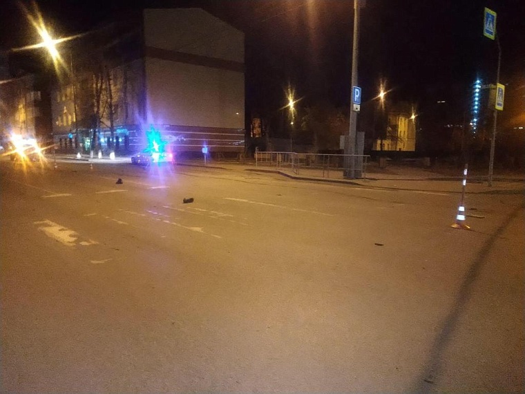 На улице Малыгина юная тюменка на Land Rover сбила мужчину