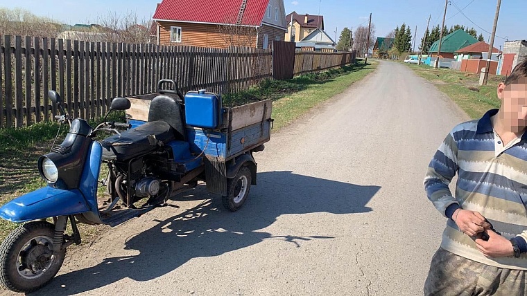В тюменской деревне 16-летного подростка отстранили от управления мотороллером