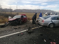 В массовом ДТП на трассе Тюмень - Омск пострадали четыре человека