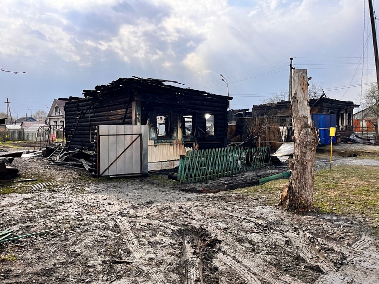 На пожаре в Тобольске обгорел мужчина