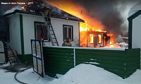 В тюменском СНТ "Яровское" сгорели баня и дом