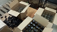 В Тюменской области полицейские накрыли крупный цех по производству поддельного алкоголя