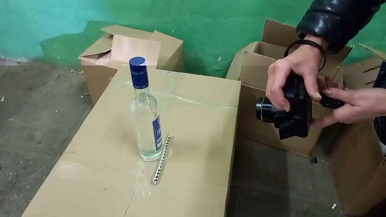 В Тюменской области полицейские накрыли крупный цех по производству поддельного алкоголя