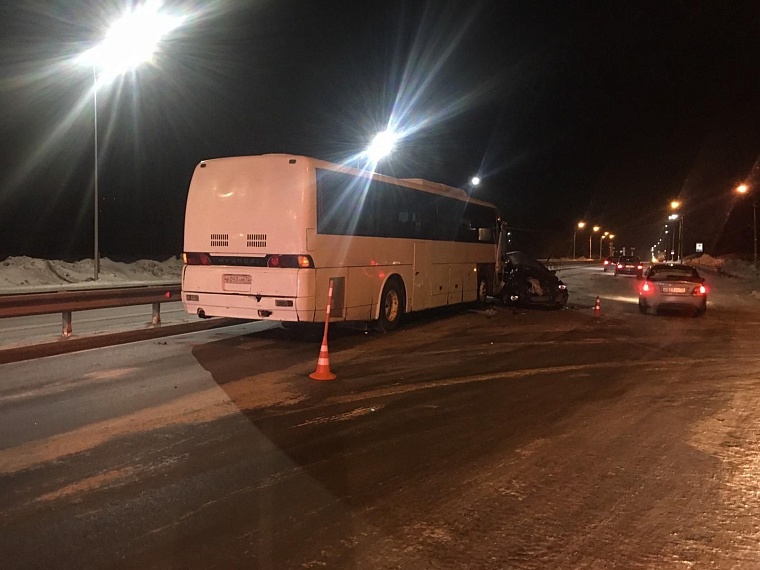 Смертельное ДТП: на встречной полосе Hyundai Solaris врезался в автобус