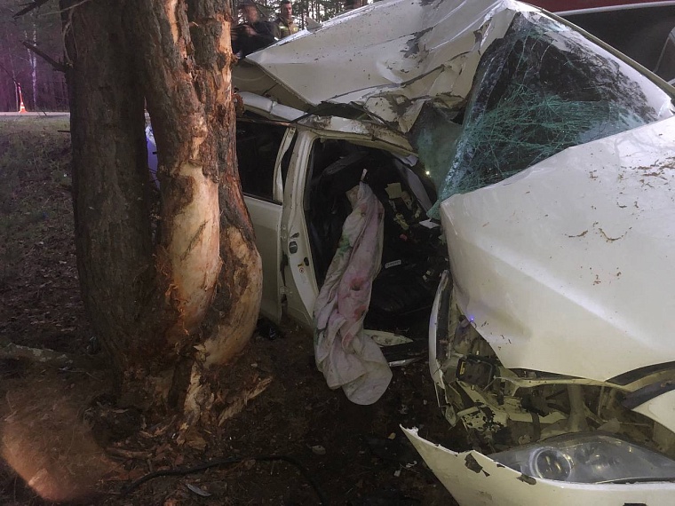 Родители четверых детей погибли в аварии под Тюменью