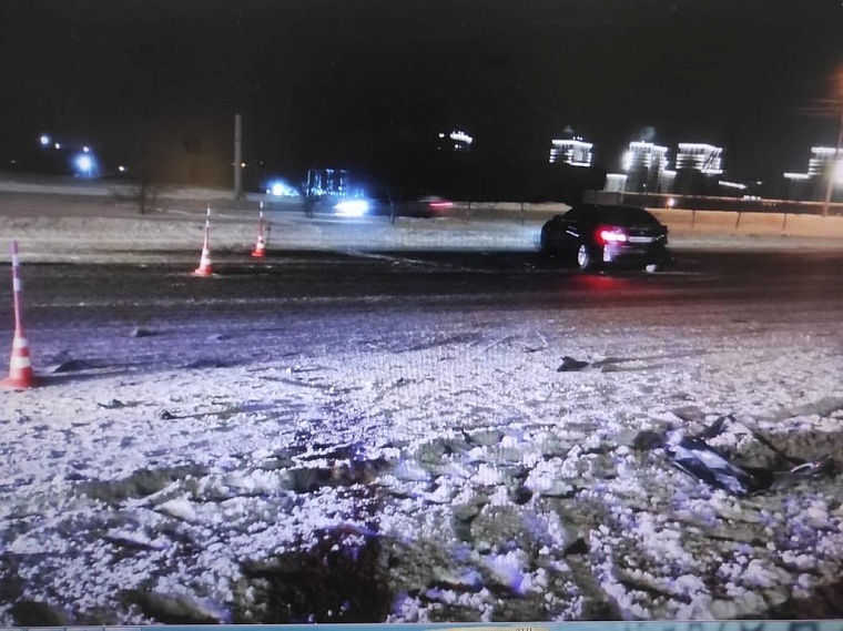 Chevrolet Aveo слетел с моста на Профсоюзной после столкновения с BMW